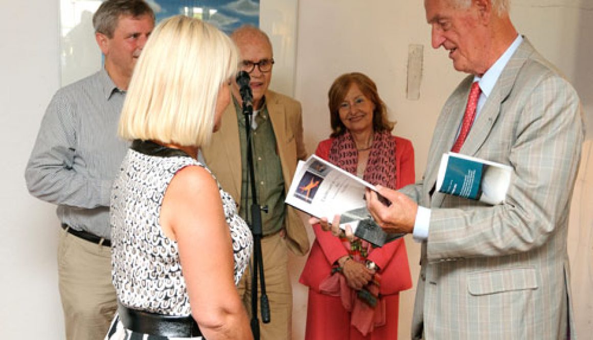 Martin-Schröder-neemt-nieuwste-boek-van-Thijs-Postma-in-ontvangst-(002)