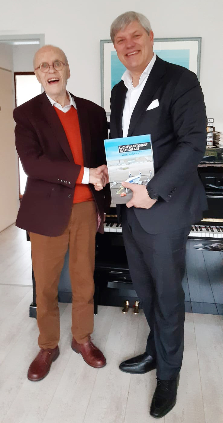 Onze auteur Thijs Postma met Transavia CEO Marcel de Nooijer.